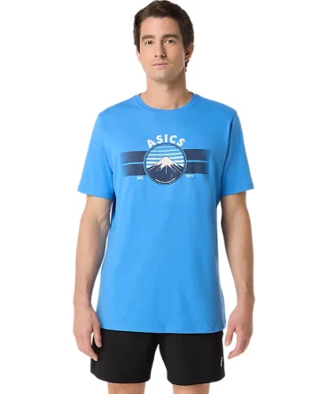 UNISEX ASICS EST 1977 MOUNTAIN TEE